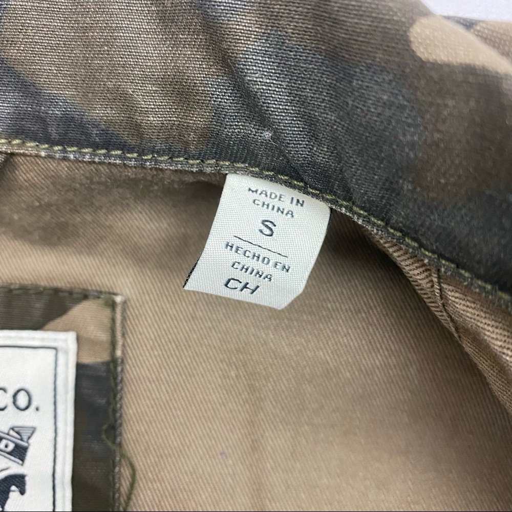 Levi’s Cotton Camo Printed Military Utility Trucker Jacket: Army Green/Tan - Picture 14 of 15